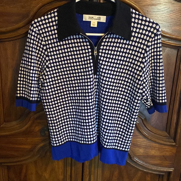 Diane Von Furstenberg Collared Knit Shirt with front top zipper. Size Medium - Picture 14 of 16